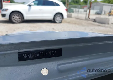 2019 Hyundai Santa Fe Limited z USA, uszkodzony, nr VIN 5NMS5CAD0KH128707